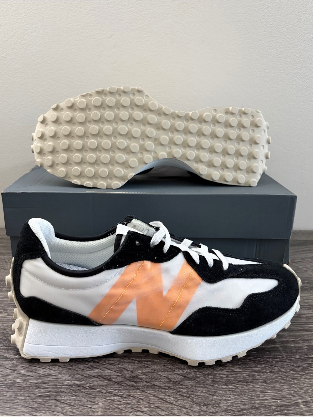 New Balance 327 Men's Size 10 – White / Vibrant Apricot